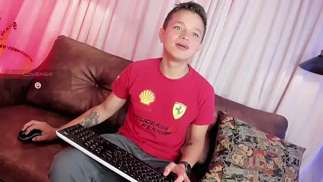 Snapshot of Tim_wolf chatting on December 2025 05:59:02 PM Tim wolf online show from December 2025 05:59:02 PM