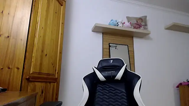 Lisakisss online show from March 2026 08:27:02 PM