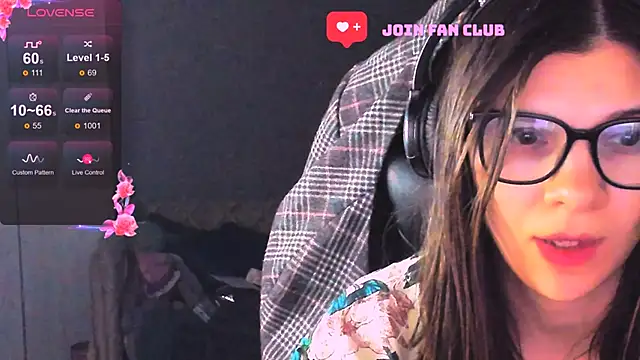 Snapshot of MollyLollipop chatting on November 2025 04:51:01 PM MollyLollipop online show from November 2025 04:51:01 PM