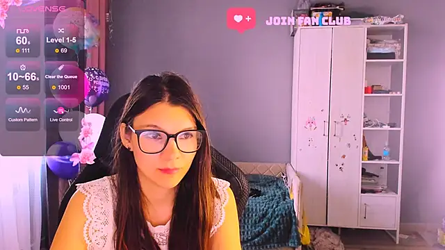 Snapshot of MollyLollipop chatting on October 2025 06:34:01 AM MollyLollipop online show from October 2025 06:34:01 AM