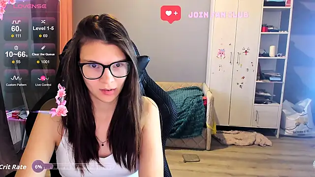 Snapshot of MollyLollipop chatting on October 2025 02:21:01 AM MollyLollipop online show from October 2025 02:21:01 AM