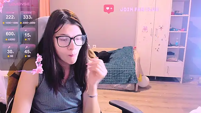 Snapshot of MollyLollipop chatting on November 2025 02:38:02 AM MollyLollipop online show from November 2025 02:38:02 AM