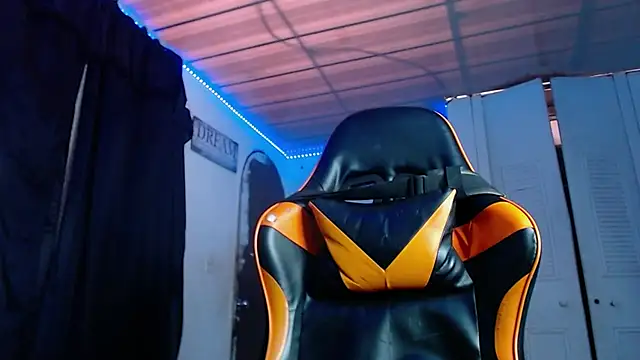 Snapshot of Adam_Hudsond chatting on October 2025 02:27:02 PM Adam Hudsond online show from October 2025 02:27:02 PM