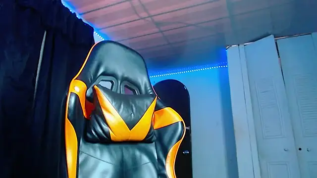 Snapshot of Adam_Hudsond chatting on October 2025 04:08:02 PM Adam Hudsond online show from October 2025 04:08:02 PM