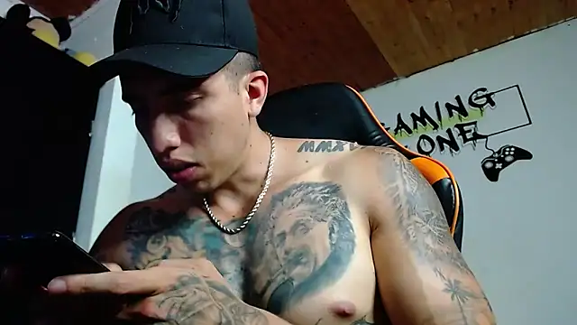 Snapshot of Adam_Hudsond chatting on February 2025 10:53:02 PM Adam Hudsond online show from February 2025 10:53:02 PM