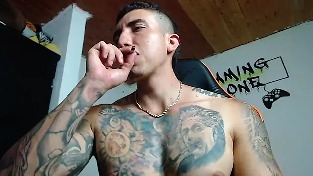 Snapshot of Adam_Hudsond chatting on February 2025 11:58:01 PM Adam Hudsond online show from February 2025 11:58:01 PM