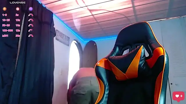 Snapshot of Adam_Hudsond chatting on October 2025 05:09:02 PM Adam Hudsond online show from October 2025 05:09:02 PM