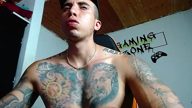 Snapshot of Adam_Hudsond chatting on January 2025 12:09:01 AM Adam Hudsond online show from January 2025 12:09:01 AM