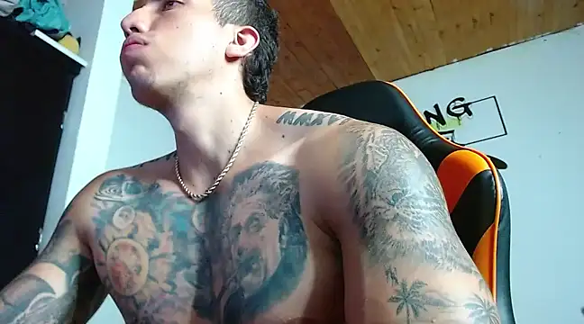 Snapshot of Adam_Hudsond chatting on December 2024 11:22:01 PM Adam Hudsond online show from December 2024 11:22:01 PM