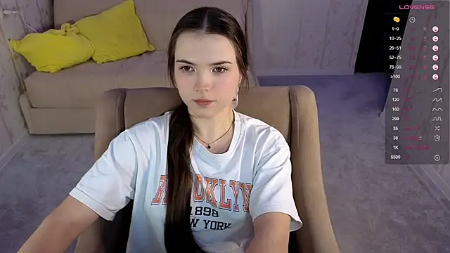 Eva Davie online show from November 2025 02:54:01 PM