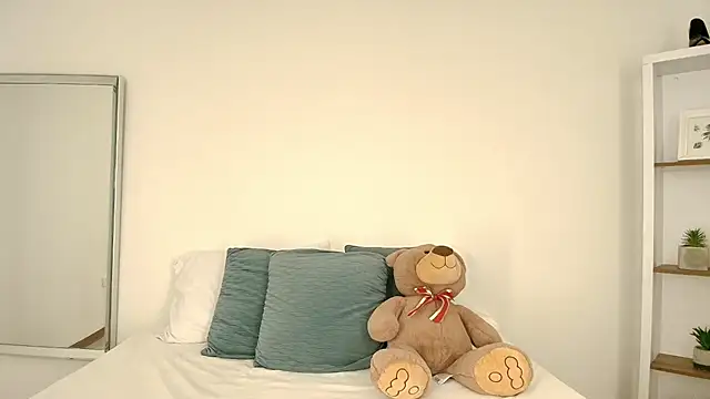 Isabella Harley online show from February 2026 01:20:02 PM