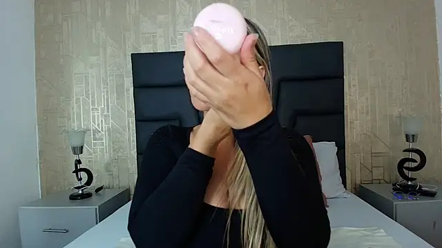 Isabella Harley online show from January 2026 01:58:01 PM