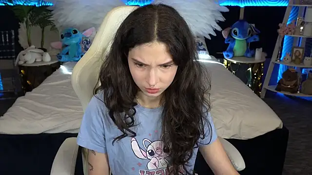 Snapshot of BabyFlowerr chatting on October 2025 07:04:01 PM BabyFlowerr online show from October 2025 07:04:01 PM