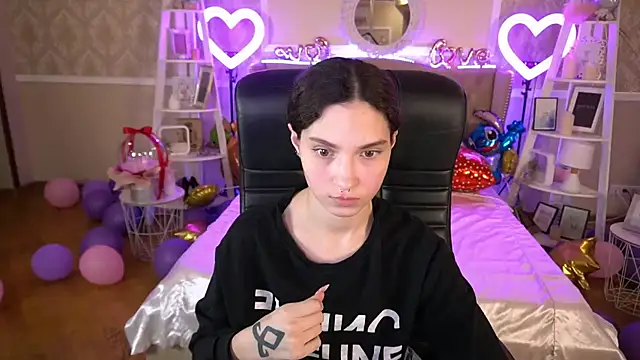 Snapshot of BabyFlowerr chatting on February 2025 05:29:01 AM BabyFlowerr online show from February 2025 05:29:01 AM