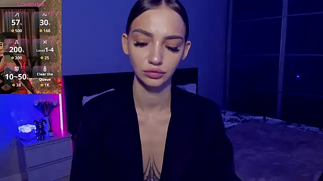 Snapshot of SophieCatty chatting on October 2025 12:00:01 AM SophieCatty online show from October 2025 12:00:01 AM