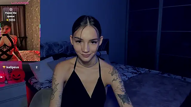 Snapshot of SophieCatty chatting on November 2025 12:32:02 PM SophieCatty online show from November 2025 12:32:02 PM