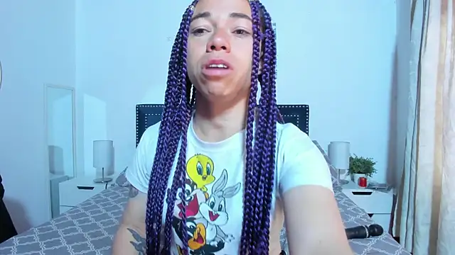 ZulyMichels online show from April 2026 12:32:02 PM