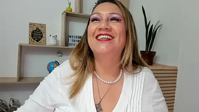 yayita mature online show from October 2025 01:11:01 PM