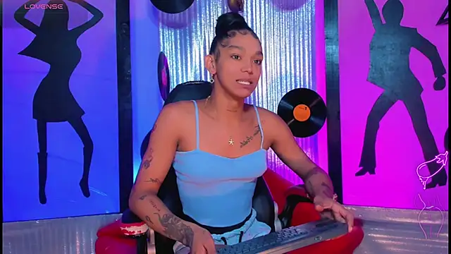 Snapshot of nickyminach_ chatting on July 2026 08:28:02 PM nickyminach online show from July 2026 08:28:02 PM