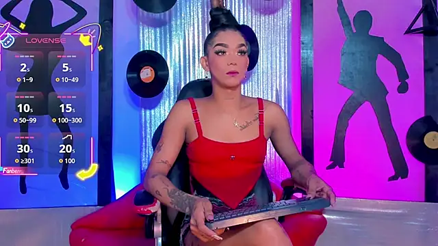 nickyminach  online show from May 2026 07:03:02 PM