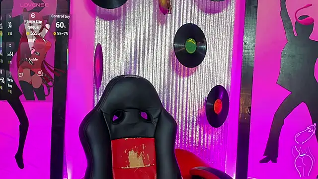 nickyminach  online show from April 2026 07:37:01 PM