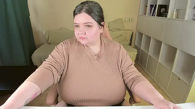 Snapshot of PlumPie chatting on October 2025 09:43:02 AM PlumPie online show from October 2025 09:43:02 AM