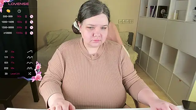 Snapshot of PlumPie chatting on October 2025 07:15:02 PM PlumPie online show from October 2025 07:15:02 PM