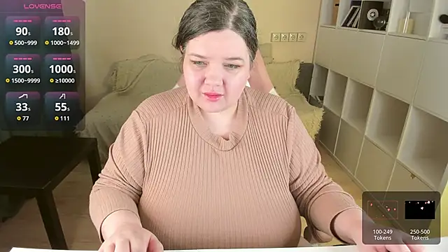 Snapshot of PlumPie chatting on September 2025 10:37:01 AM PlumPie online show from September 2025 10:37:01 AM