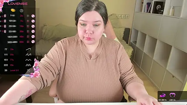 PlumPie online show from November 2025 12:48:02 AM