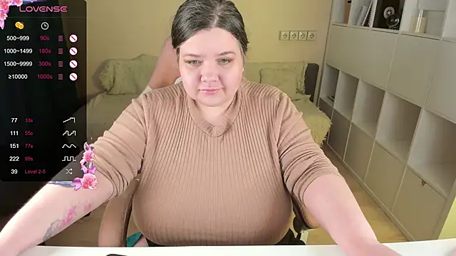 Snapshot of PlumPie chatting on October 2025 10:27:01 PM PlumPie online show from October 2025 10:27:01 PM