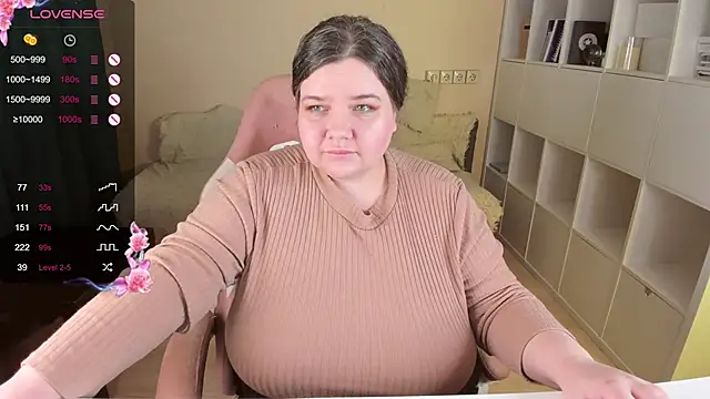 Snapshot of PlumPie chatting on September 2025 07:32:01 PM PlumPie online show from September 2025 07:32:01 PM