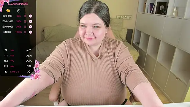 PlumPie online show from November 2025 12:26:02 AM