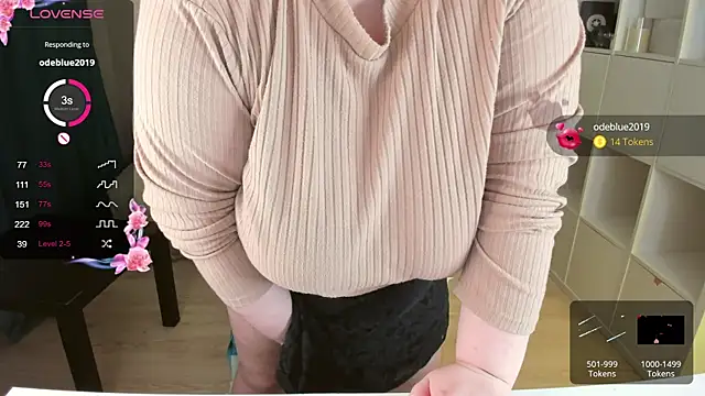 Snapshot of PlumPie chatting on September 2025 03:29:01 PM PlumPie online show from September 2025 03:29:01 PM