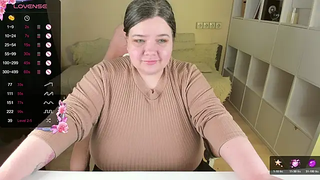 Snapshot of PlumPie chatting on October 2025 01:14:02 PM PlumPie online show from October 2025 01:14:02 PM