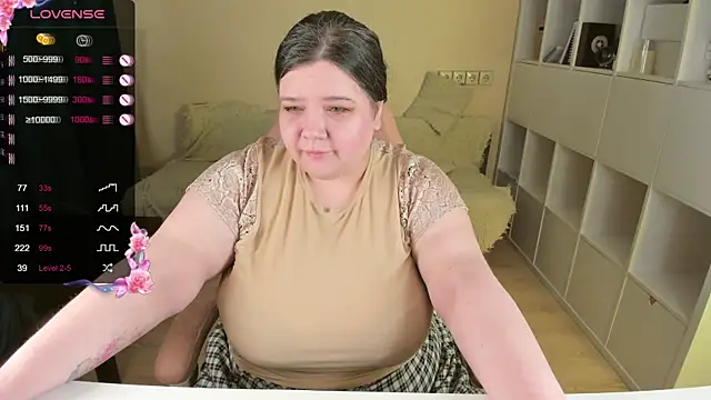 Snapshot of PlumPie chatting on October 2025 11:29:02 AM PlumPie online show from October 2025 11:29:02 AM