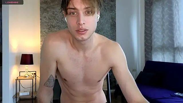 Snapshot of Cryptikov chatting on November 2025 05:11:01 AM Cryptikov online show from November 2025 05:11:01 AM