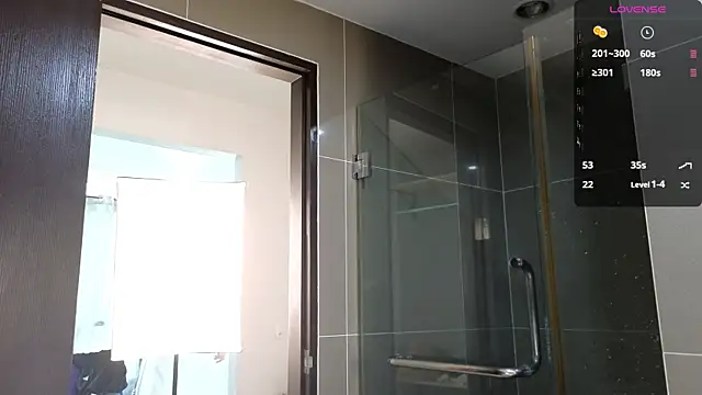 Snapshot of Cryptikov chatting on November 2025 05:00:01 AM Cryptikov online show from November 2025 05:00:01 AM