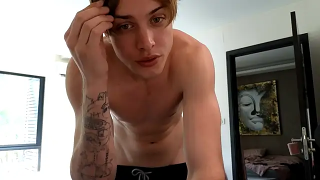 Snapshot of Cryptikov chatting on December 2025 04:44:02 AM Cryptikov online show from December 2025 04:44:02 AM