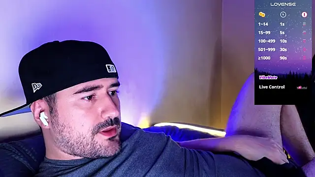 Snapshot of DominantTheo chatting on January 2025 02:43:01 AM DominantTheo online show from January 2025 02:43:01 AM