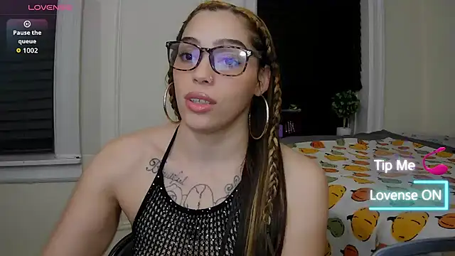 sapphirestorm8 online show from November 2025 03:23:02 AM