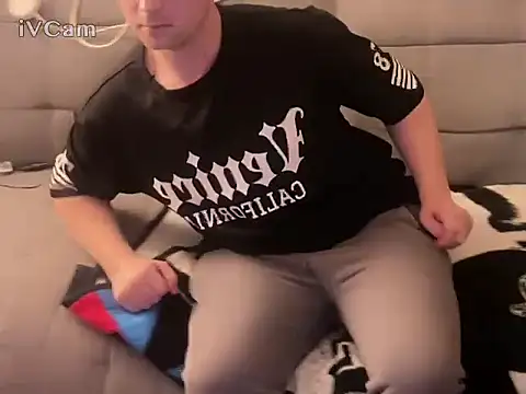 Maxmusterman20023 online show from October 2025 06:31:01 PM