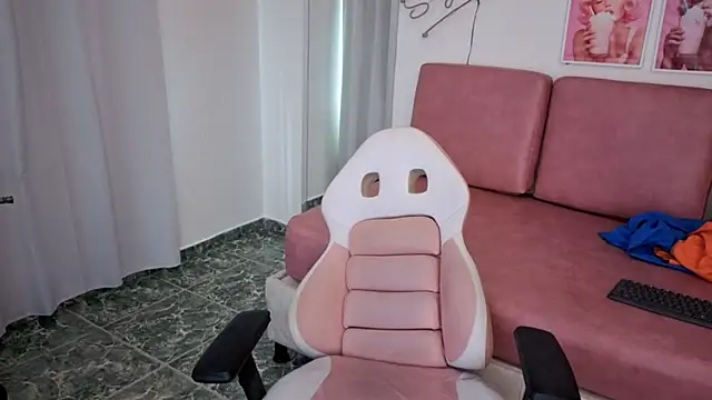 Snapshot of Adele_LatinLady chatting on October 2025 09:15:02 PM Adele LatinLady online show from October 2025 09:15:02 PM