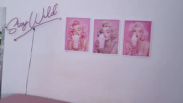 Adele LatinLady online show from April 2026 08:23:02 PM