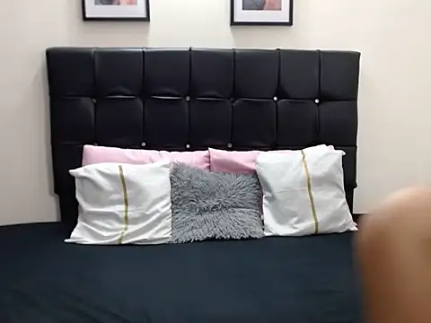 Violette Adams online show from April 2026 12:43:01 PM