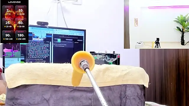 Paulina Davis  online show from December 2025 12:01:02 AM