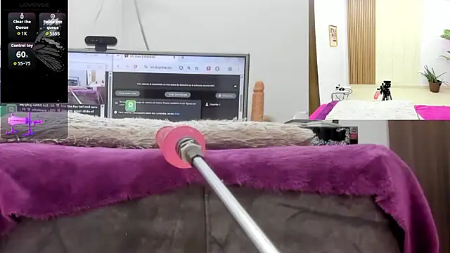 Paulina Davis  online show from June 2026 01:11:01 AM