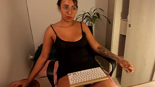 Snapshot of Victoriasant chatting on February 2025 04:51:02 AM Victoriasant online show from February 2025 04:51:02 AM