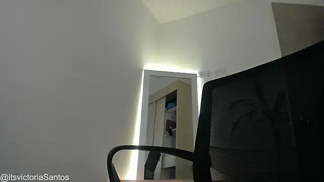 Victoriasant online show from April 2026 03:00:02 AM