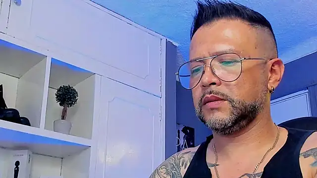 Snapshot of MrFrank_tattoo chatting on March 2025 10:22:02 PM MrFrank tattoo online show from March 2025 10:22:02 PM