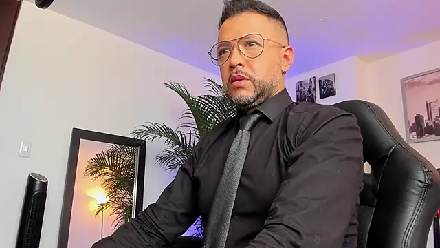 Snapshot of MrFrank_tattoo chatting on January 2025 12:18:01 PM MrFrank tattoo online show from January 2025 12:18:01 PM